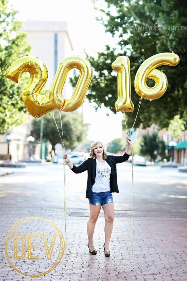 40-fun-senior-year-picture-ideas-describing-the-adventurous-wait