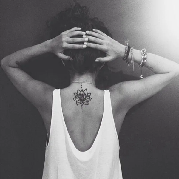 neck tattoos ideas for girls29-029