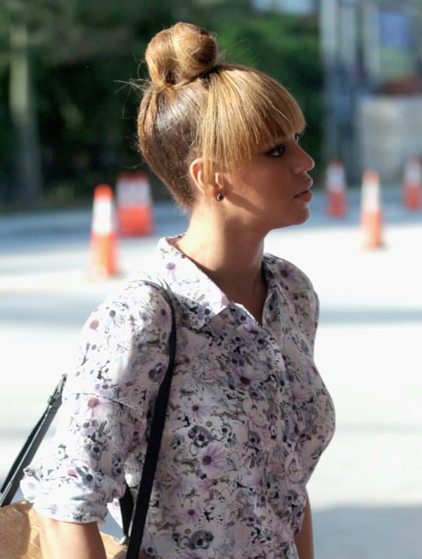 50 Cute Top Knot Bun Hairstyle + Outfit Combos0021