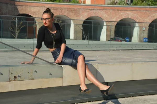 50 Cute Top Knot Bun Hairstyle + Outfit Combos0111