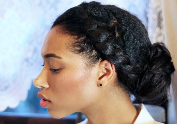 Cute Top Knot Bun Hairstyle + Outfit Combos0041