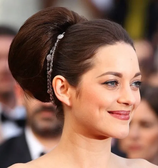 Cute Top Knot Bun Hairstyle + Outfit Combos0121