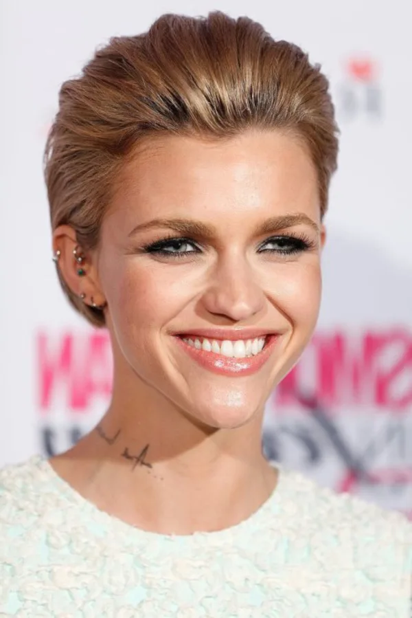 Fab Prom Hairstyle Ideas for Girls0251