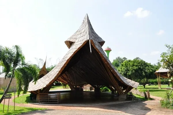 50 Breathtaking Bamboo House Designs0411