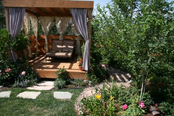 Beautiful and Safe garden privacy ideas0041