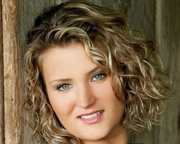 Plus Size Hairstyles to Try This Year (1)