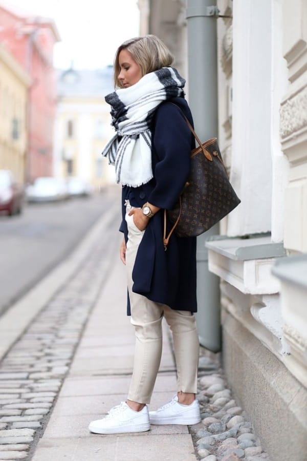 Louis Vuitton Scarf  Outfits with scarf, Fashion, Autumn fashion