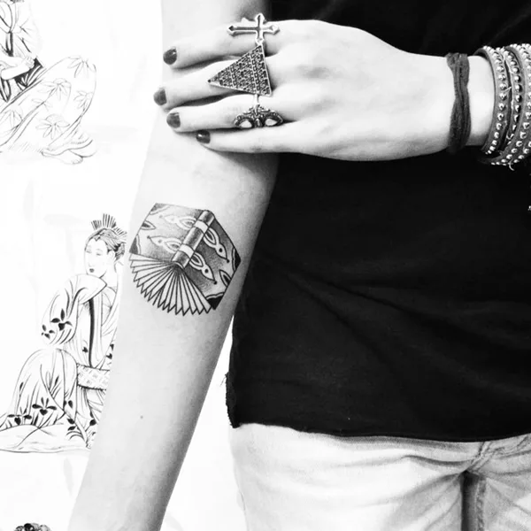 40 Cute Tiny Tattoo Ideas For Girls 22