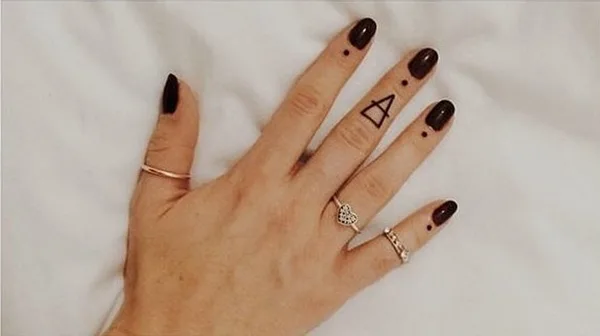 40 Cute Tiny Tattoo Ideas For Girls 41