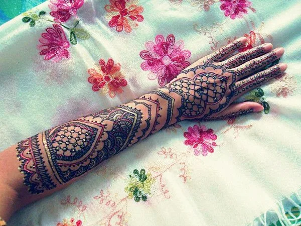 Beautiful Mehandi Designs For Weddings (16)