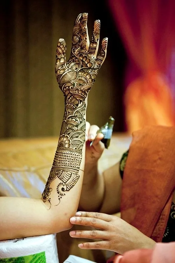 Beautiful Mehandi Designs For Weddings (31)