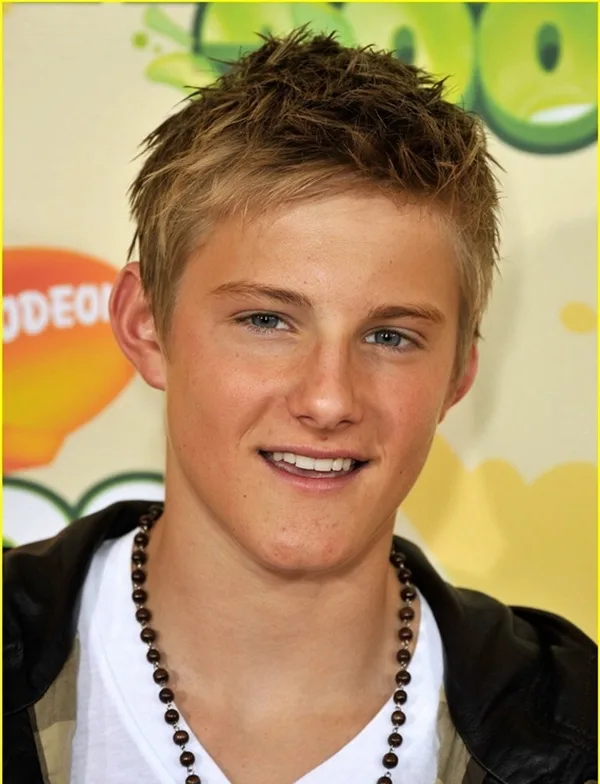 Charming Hairstyles for Teen Boys (26)