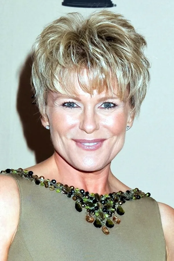 Simple and Beautiful Hairstyles For Older Women (47)