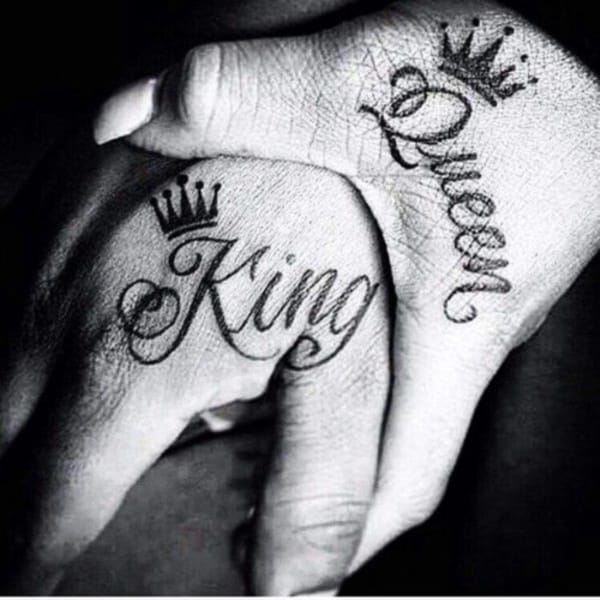 Cute king and queen tattoo for couples0031