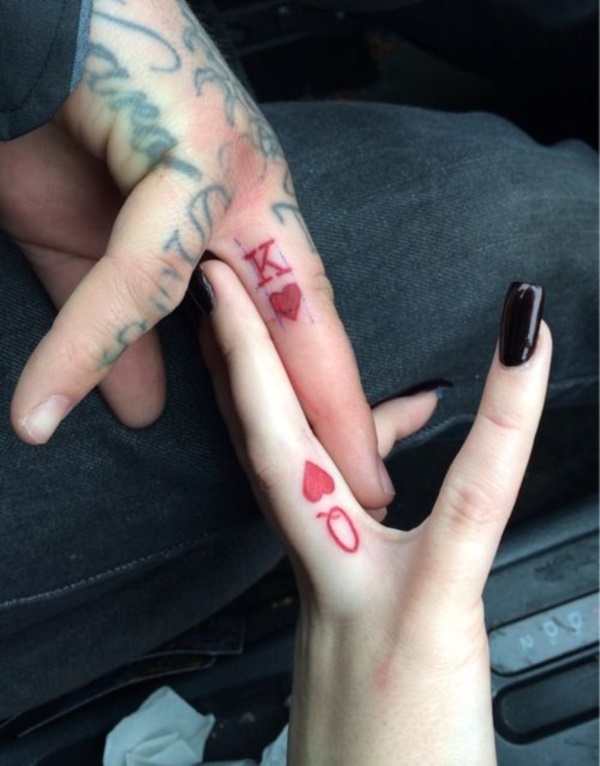 Cute king and queen tattoo for couples0051
