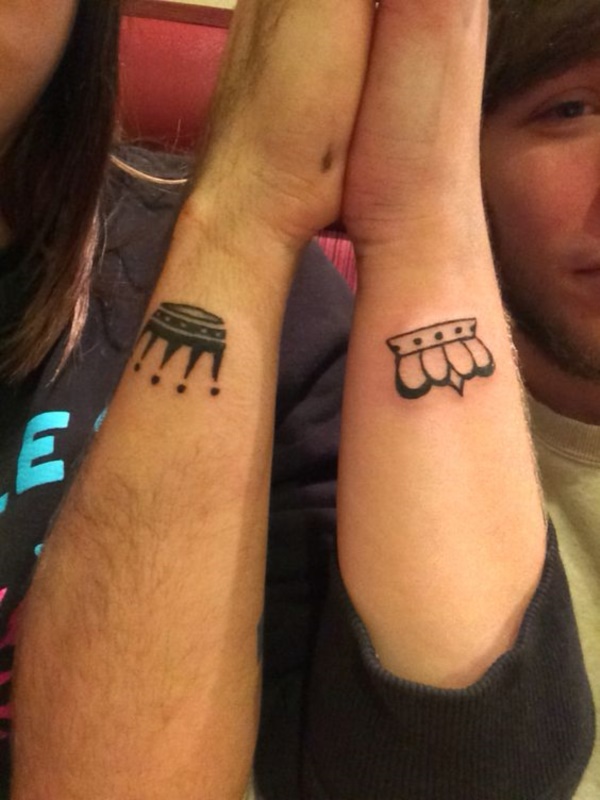 Cute king and queen tattoo for couples0081