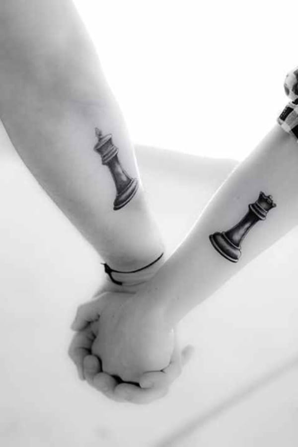 Cute king and queen tattoo for couples0101