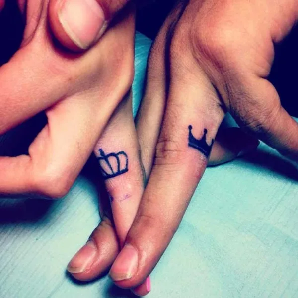 Cute king and queen tattoo for couples0131
