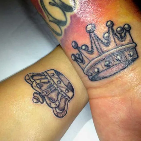 Cute king and queen tattoo for couples0191