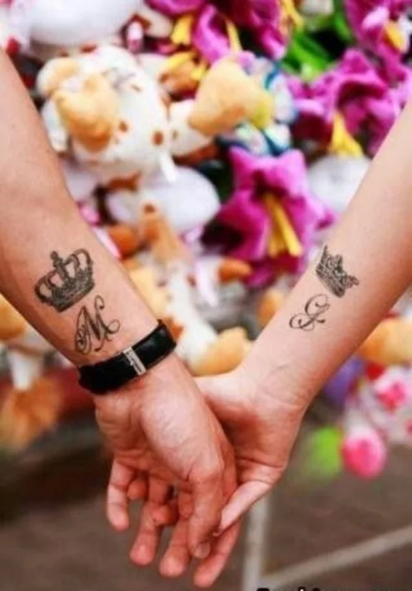 Cute king and queen tattoo for couples0301