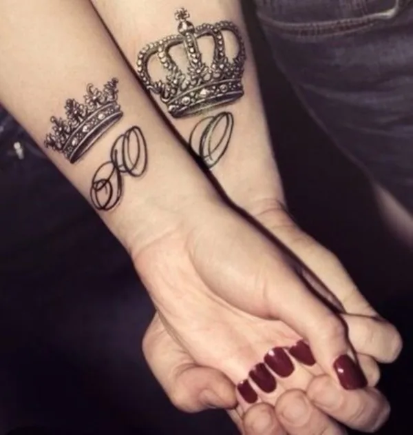 Cute king and queen tattoo for couples0381