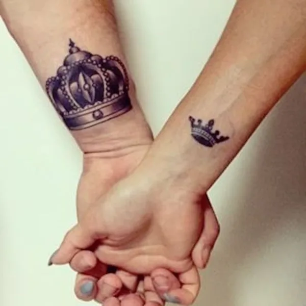 Cute king and queen tattoo for couples0391