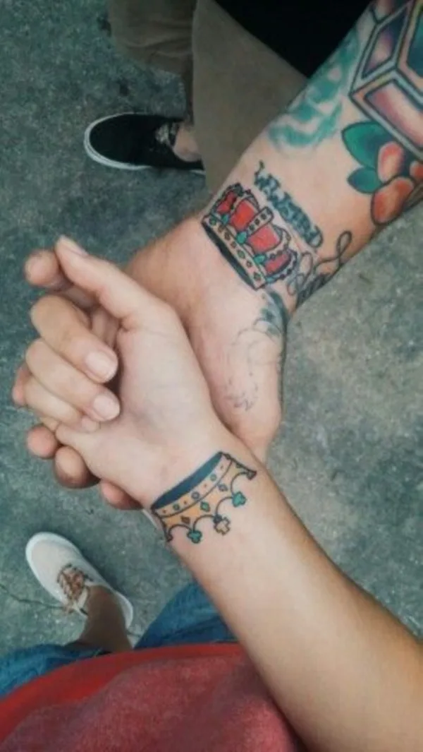 Cute king and queen tattoo for couples0411