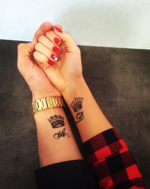 Cute king and queen tattoo for couples0011