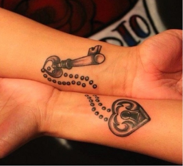 Cute king and queen tattoo for couples0031