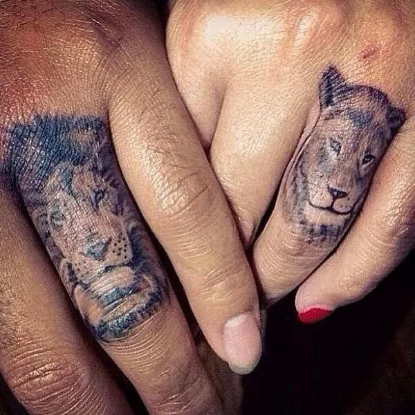 Cute king and queen tattoo for couples0031