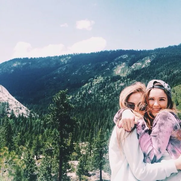 40 Silly yet Beautiful Best Friends Picture Ideas - 1