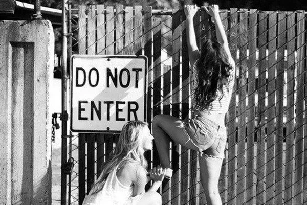 40 Silly yet Beautiful Best Friends Picture Ideas - 13