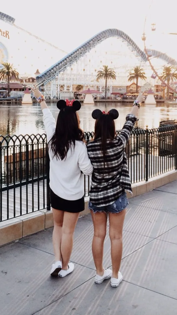 40 Silly yet Beautiful Best Friends Picture Ideas - 16
