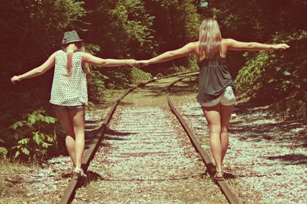 40 Silly yet Beautiful Best Friends Picture Ideas - 2