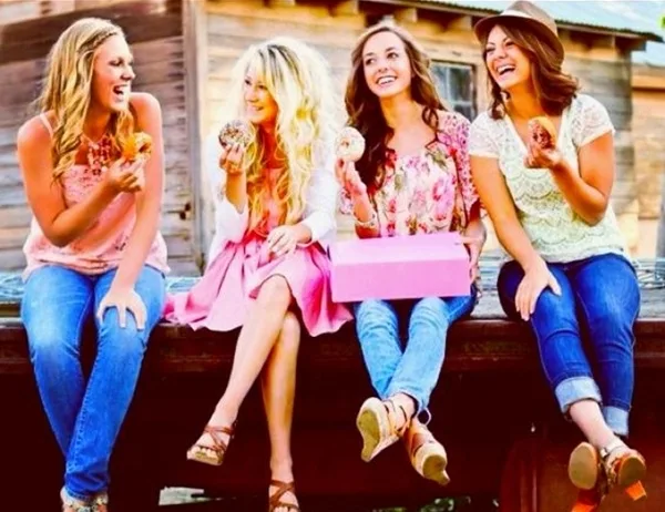 40 Silly yet Beautiful Best Friends Picture Ideas - 22
