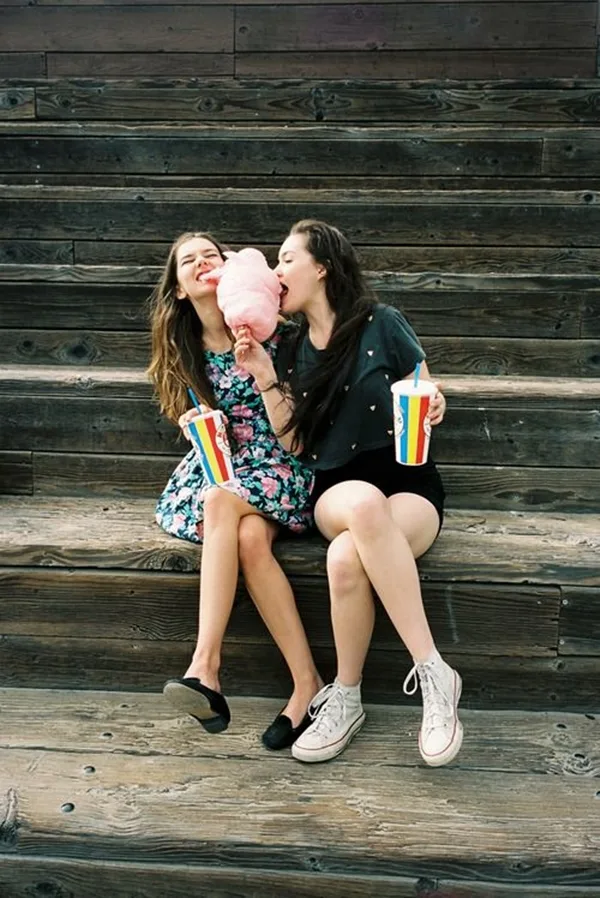 40 Silly yet Beautiful Best Friends Picture Ideas - 23