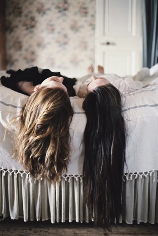 40 Silly yet Beautiful Best Friends Picture Ideas - 27