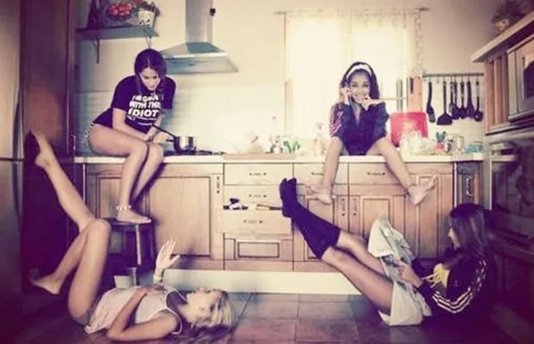 40 Silly yet Beautiful Best Friends Picture Ideas - 30
