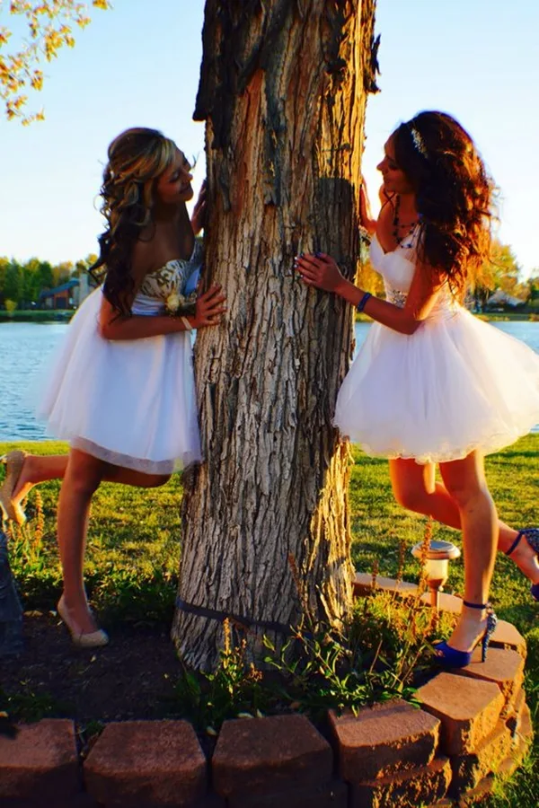 40 Silly yet Beautiful Best Friends Picture Ideas - 32