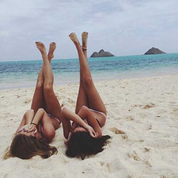 40 Silly yet Beautiful Best Friends Picture Ideas - 6