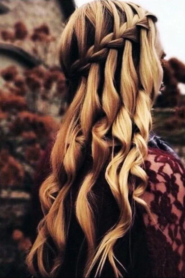 40 Perfectly Imperfect Curly Hair Hairstyles - (9)