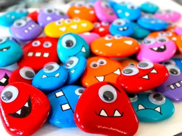 rock-and-pebble-art-ideas-35