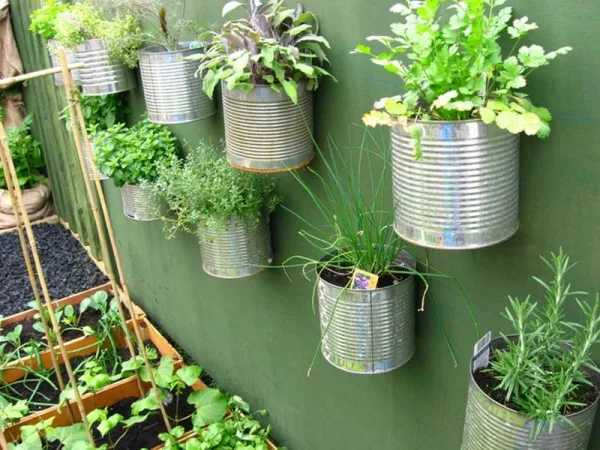 Super-Creative-Vertical-Garden-Ideas-21