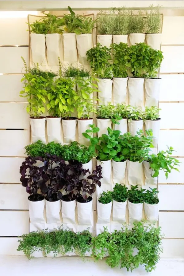 Super-Creative-Vertical-Garden-Ideas-39
