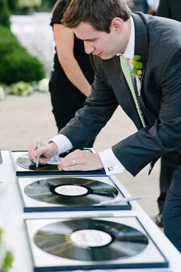 Wedding-Guest-Book-Ideas
