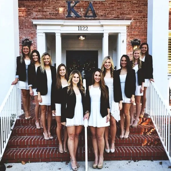 Best-Friend-Graduation-Picture-ideas