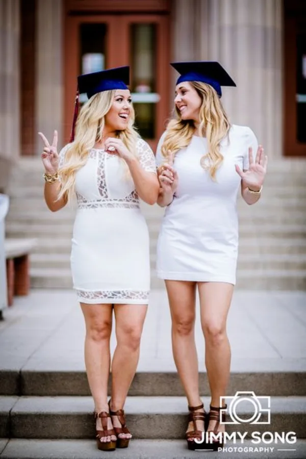 Best-Friend-Graduation-Picture-ideas