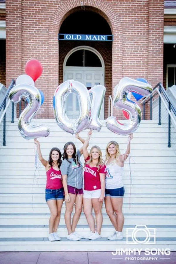 Best-Friend-Graduation-Picture-ideas