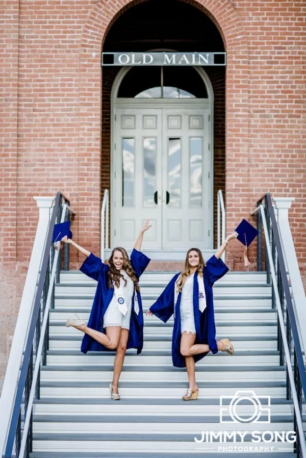 Best-Friend-Graduation-Picture-ideas