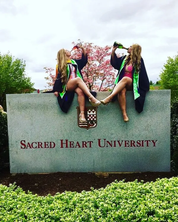 Best-Friend-Graduation-Picture-ideas